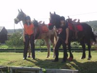 Scheynne & Noémi avec leurs Chevaux d'Amour.